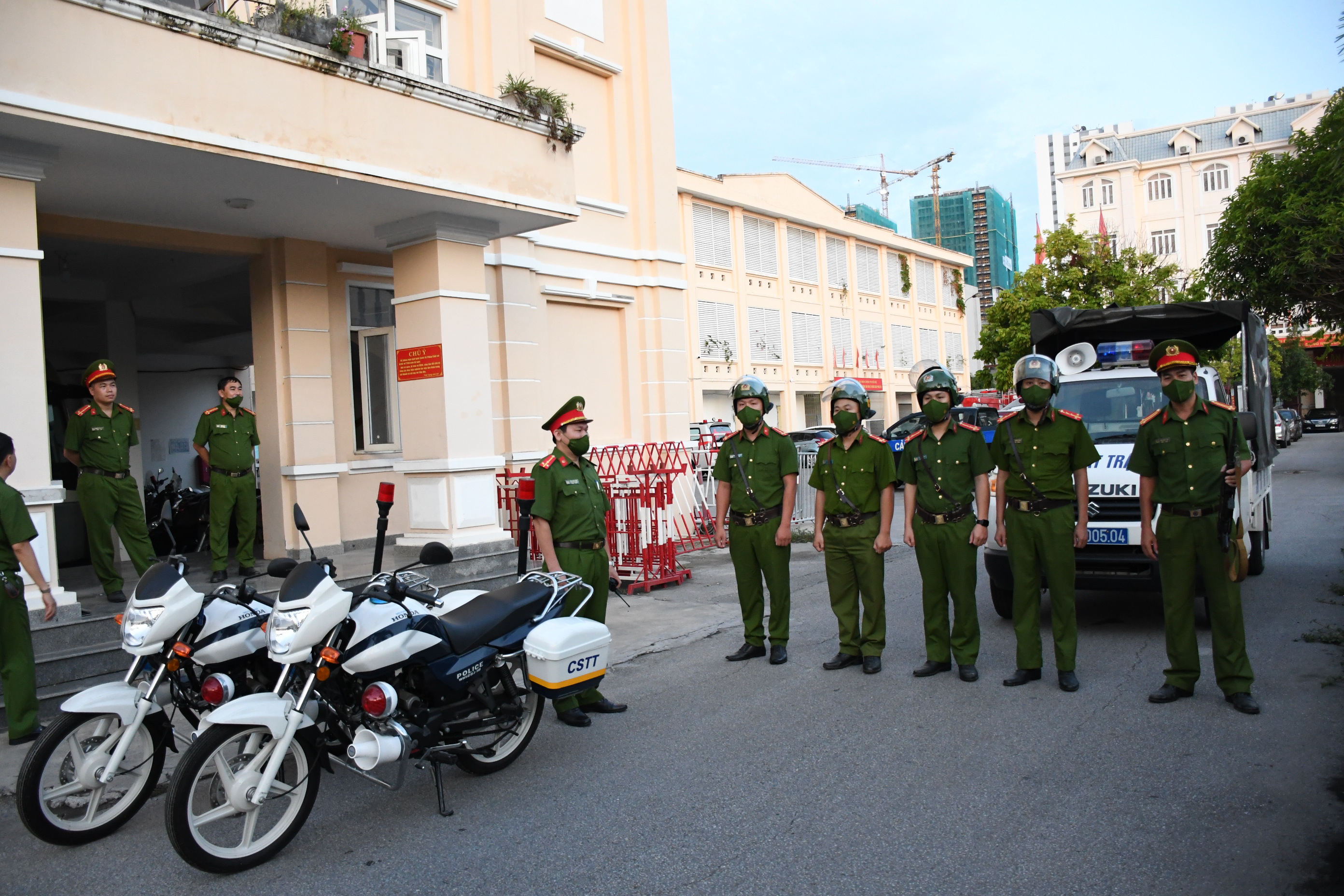 ​​​​​​​Phòng Giao dịch Lạch Tray - Vietinbank Ngô Quyền  cảm ơn đội Cảnh sát trật tự, Phòng cảnh sát QLHC về TTXH